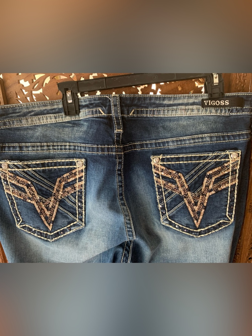Vigoss Indigo Washed Capris Jeans Contrast Stitching and Embellished Pockets